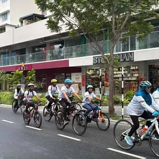Riders streaming down a Hulhumalé street on the Three Islands Tour