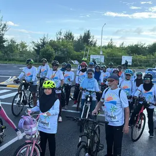 Riders setting off on the Three Islands Tour